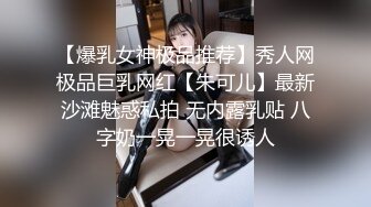 无套猛操开档紧身裤的无毛一线天嫩穴